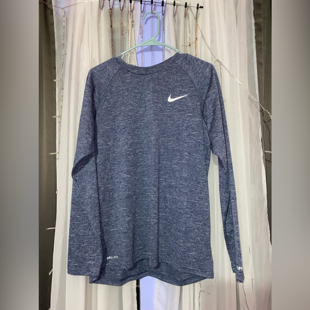 nike dri fit long sleeve size medium